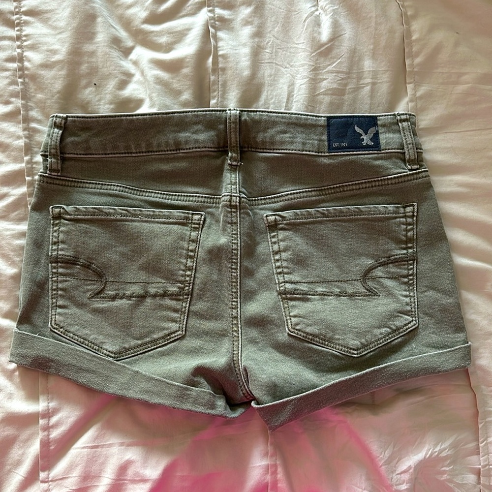 American Eagle Hi-Rise Shorts Size 6 Olive - Picture 2 of 4